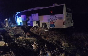 Siverek'te yolcu otobüsü yoldan çıkarak taşlı araziye girdi: 7 yaralı