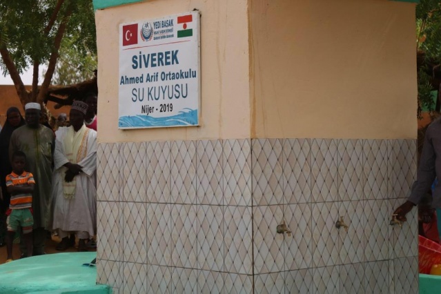 Siverekli Öğrenciler Nijer Kollo'da Su Kuyusu Açtı