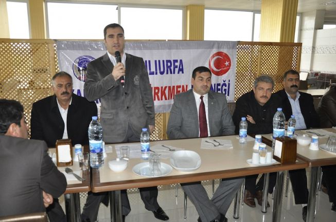 Merkezi Şanlıurfa?dan bulunan Karacadağ Türkmen dernek başkanlığı Karacadağ bölgesinde yapılan hizmetlerden dolayı AK parti Siverek ilçe teşkilatına bir teşekkür yemeği ile hizmetlerinden dolayı plaket takdim etti.