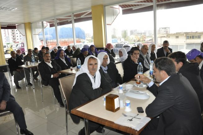 Merkezi Şanlıurfa?dan bulunan Karacadağ Türkmen dernek başkanlığı Karacadağ bölgesinde yapılan hizmetlerden dolayı AK parti Siverek ilçe teşkilatına bir teşekkür yemeği ile hizmetlerinden dolayı plaket takdim etti.