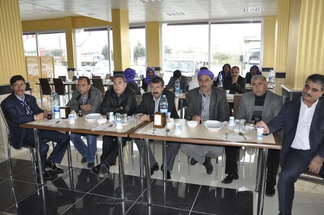 Merkezi Şanlıurfa?dan bulunan Karacadağ Türkmen dernek başkanlığı Karacadağ bölgesinde yapılan hizmetlerden dolayı AK parti Siverek ilçe teşkilatına bir teşekkür yemeği ile hizmetlerinden dolayı plaket takdim etti.