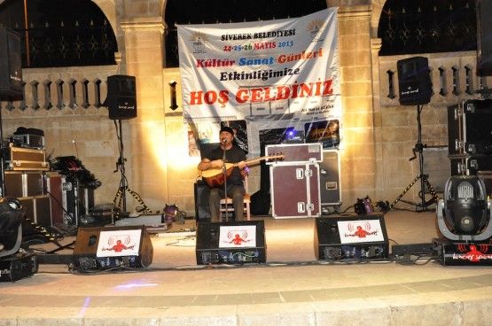 Kültür ve Sanat günleri'nin 3.gününde İlçenin Atatürk caddesinde bulunan tarihi paşa konağında ses sanatçısı Hozan Beşir konser verdi. Yoğun ilgi karşısında Sivereklilere teşekkür eden Beşir Kürtçe ve Türkçe eserlerden oluşan şarkılarını seslendirdi. Sadece sesi ile değil zaman zaman konserlerinde ve hayatında yaşadığı olayları anlatarak izleyenleri mest etti. 