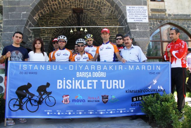 Atilla Bisiklet takımı kaptanı Atilla Atay ise İstanbul'dan başlayan Bisiklet turunun Mardin'de sona ereceğini belirterek...