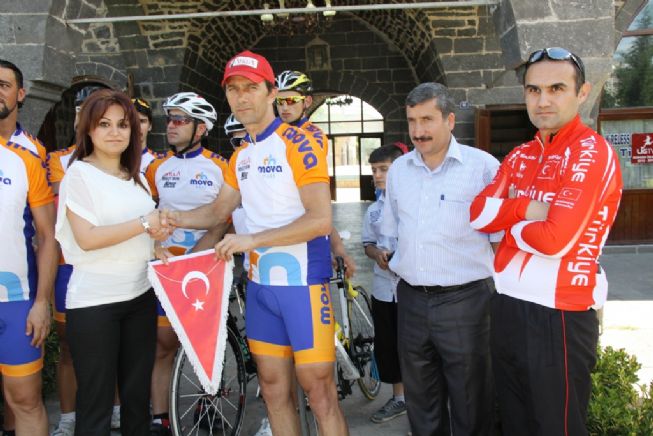 Atilla Bisiklet takımı kaptanı Atilla Atay ise İstanbul'dan başlayan Bisiklet turunun Mardin'de sona ereceğini belirterek...