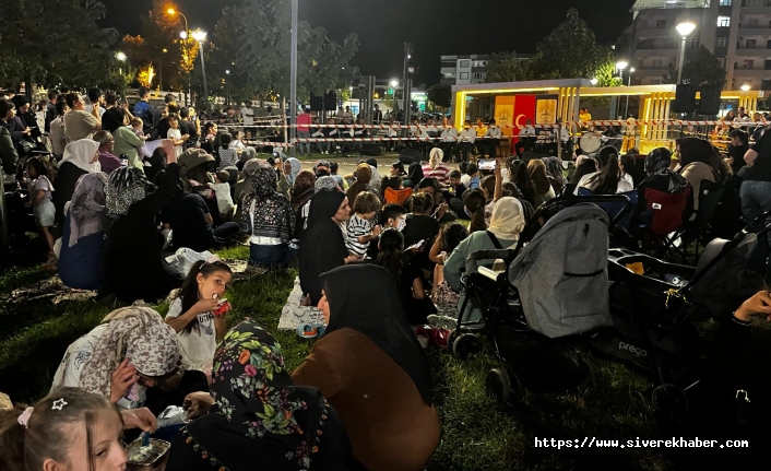 Siverek'te açık havada sıra gecesi ve halk oyunları coşkusu