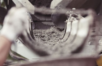 Çimento zammına tepki: Müteahhitler iş bırakabilir