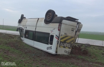 Öğretmenleri taşıyan minibüs takla attı: 12 yaralı