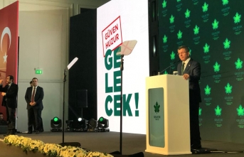 Davutoğlu bu kadar büyük bagajla bu kadar büyük cümleler kurup oy alır mı?