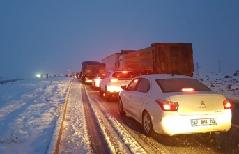 Siverek-Diyarbakır Yolu Kapandı, Vatandaşlar Mahsur Kaldı