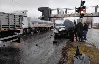 Siverek'te Maddi Hasarlı Trafik Kazası