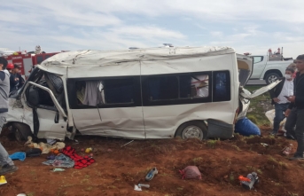 Siverekli işçileri taşıyan minibüs kaza yaptı: 11 yaralı