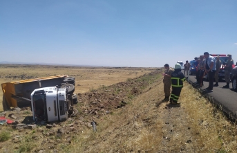 Şanlıurfa'da kamyon şarampole yuvarlandı: 1 Yaralı