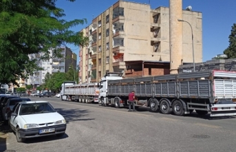 Siverek'te şehrin göbeğini işgal eden hayvan yüklü uzun araçlara tepki