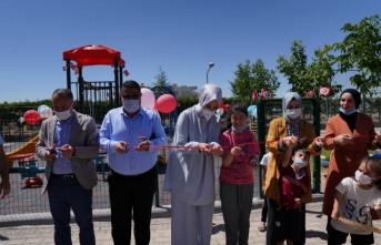 Başkan Ayşe Çakmak özel eğitim öğrencileriyle çocuk oyun parkının açılışını yaptı
