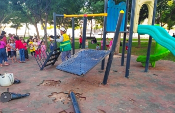 Siverek’te çocuk oyun parkındaki oyuncaklara çirkin saldırı!