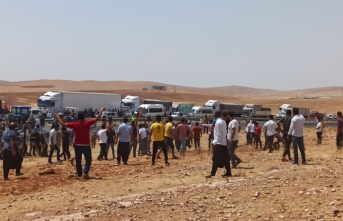 HÜDA PAR Şanlıurfa İl Başkanı Özaslan Mardin kara yolunu kapatan çiftçilerle görüştü