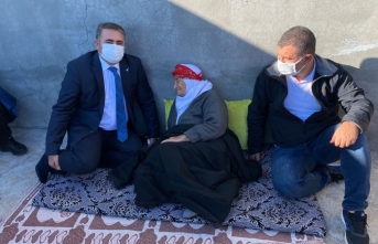 Tüysüz, Cumhurbaşkanına hakaretten yargılanan 96 yaşındaki kadını ziyaret etti