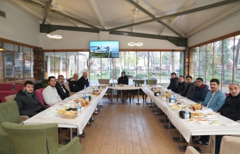 Siverek Belediye Başkanı Ayşe Çakmak gazetecilerle kahvaltıda bir araya geldi