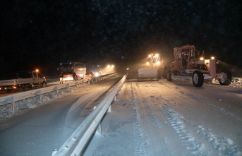 Siverek- Diyarbakır kara yolu 9 saat sonra açıldı ama trafiğe kapalı