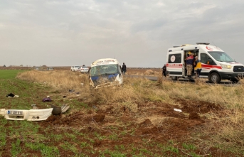 Tarım işçilerini taşıyan minibüsün devrildi: 23 yaralı