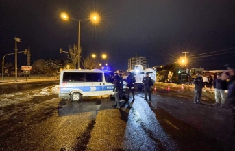 Siverek-Diyarbakır Karayolu çift yönlü trafiğe kapatıldı