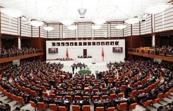 AK Parti'den açıklama geldi: İlk kanun teklifi en düşük memur maaşının 22 bin TL olması olacak