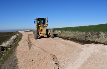 Siverek Belediyesi kırsal mahallerlerde yol çalışmalarına devam ediyor