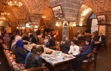 Başkan Bucak, yetim ve öksüz çocuklarla iftarda buluştu