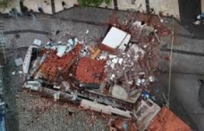 Sındırgı depreminin ardından çöken binalar görüntülendi