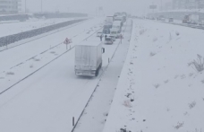 Siverek'te yoğun kar yağışından dolayı yollar kapandı, ambulans takviyesi yapıldı