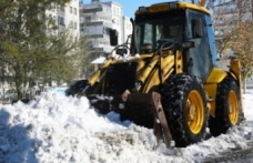 Kar Kütleleri Kamyonlarla Şehir Dışına Taşınıyor