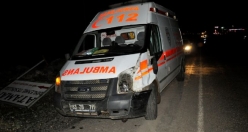 Ambulans Eşşeğe çarptı