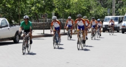 Barış İçin Pedal Çeviren Bisiklet Takımı Siverek'te