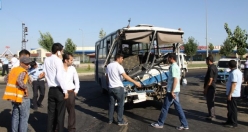 Siverek'te  Servis Minibüsü Kkamyonla Çarpıstı 14 Kişi Yaralı.