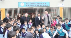 Siverek Belediyesi 1300 Öğrenciye Diş Macunu İle Fırça Dağıttı 