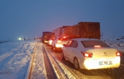 Siverek-Diyarbakır Yolu Kapandı, Vatandaşlar Mahsur Kaldı