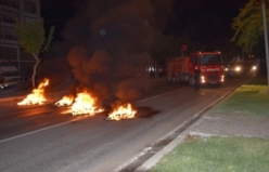 Suyu Akmayan Mahalleli Lastik Yakıp Yol Kapattı