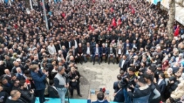 Bucak’ın seçim bürosu açılışları miting havasında geçiyor