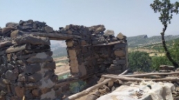 Siverek'te evi yanan yaşlı çift yardım bekliyor