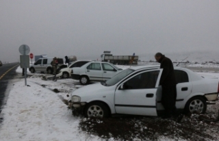 Kar Nedeni ile Zincirleme Trafik Kazası