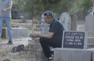 Siverek'te Bayram Sabahında Vatandaşlar Mezarlığa...