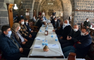 Başkan Ayşe Çakmak muhtarlarla istişare toplantılarını...
