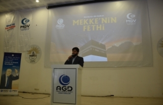 Mekke’nin Fethi düzenlenen programla kutlandı