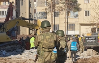 Urfa’da askerler, fırsatçılara karşı nöbet...