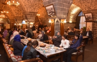 Başkan Bucak, yetim ve öksüz çocuklarla iftarda...