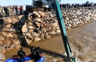 Şanlıurfa'da sulama kanalına düşen araç...