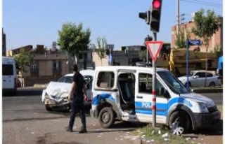 Siverek'te Polis aracı kaza yaptı: 2 polis ve 1...