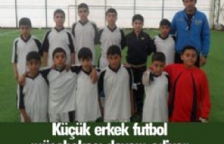 Küçük Erkek Futbol Müsabakası Devam Ediyor