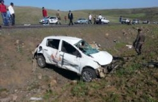 Siverek'te Trafik Kazası 4 Kişi Yaralandı