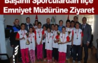 Başarılı Sporculardan İlçe Emniyet Müdürüne...